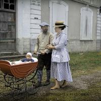 Famille en Costumes de 1914 - Couturier Costumes